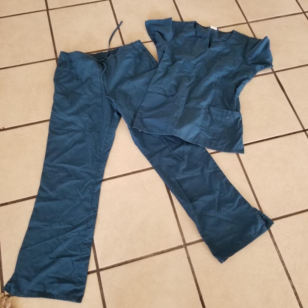Cherokee scrub set size Small